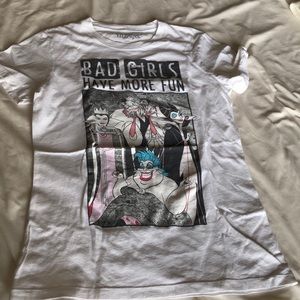 Graphic Tee Women’s medium 🌟